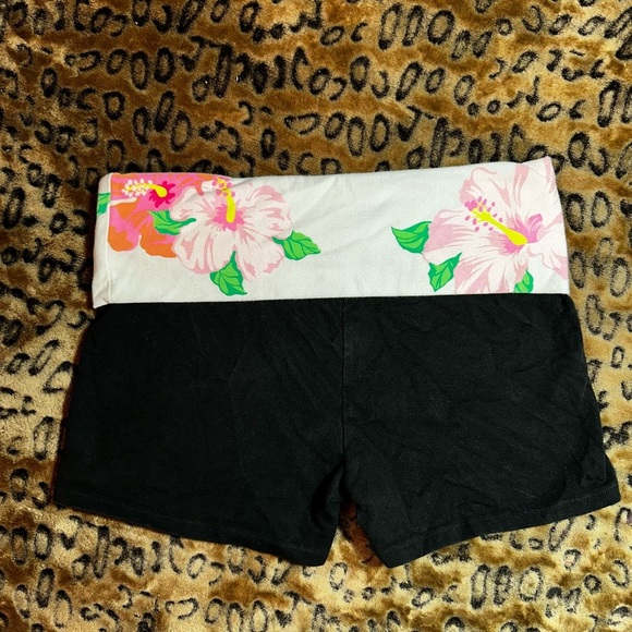 Victoria’s Secret PINK Yoga Shorts – Floral Waistband – Size S (Made 02/2013) - Picture 3 of 7